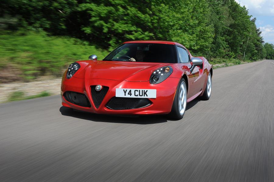  Alfa Romeo 4C 2014 года  (UK) (фото 10 из 24)